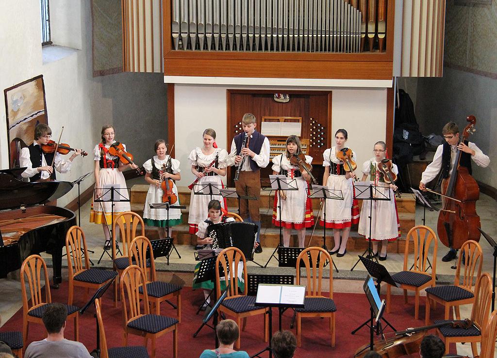 Vánoční koncert školy: Dětská koledová mše vánoční – Trojice  13. 12. 2014