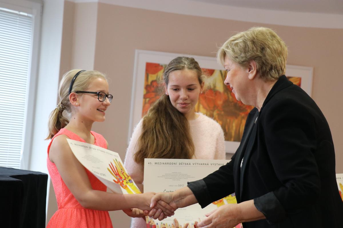 Slavnostní předávání mezinárodních ocenění žákům výtvarného oboru – 1. 12. 2017